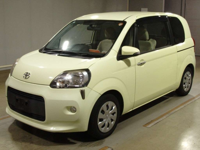 TOYOTA PORTE 2013