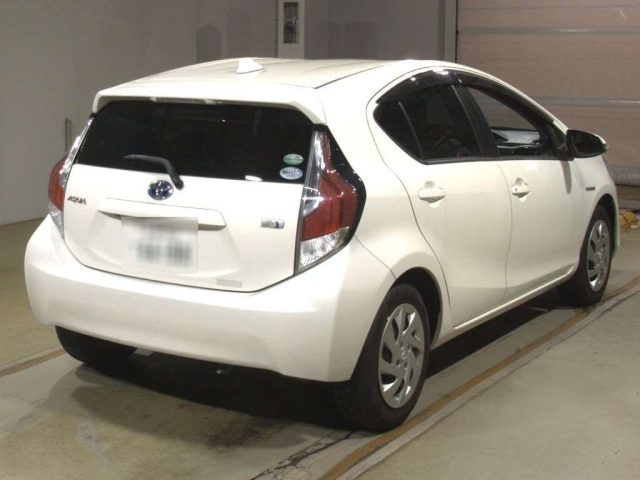 TOYOTA AQUA 2015