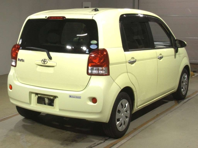 TOYOTA PORTE 2013