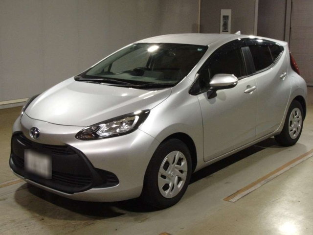 TOYOTA AQUA 2021