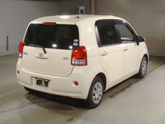 TOYOTA PORTE 2013