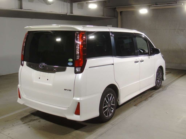 TOYOTA NOAH 2017