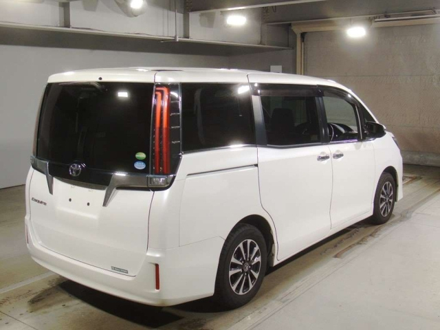 TOYOTA ESQUIRE 2017