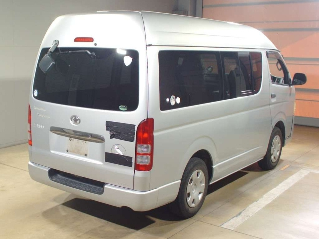 TOYOTA HIACE VAN 2011