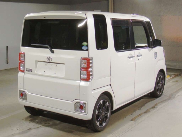 TOYOTA PIXIS MEGA 2019