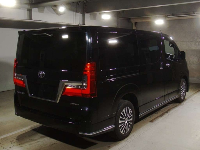 TOYOTA GRANACE 2023