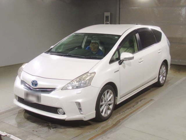 TOYOTA PRIUS ALPHA 2012