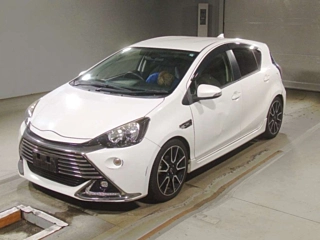 TOYOTA AQUA 2015