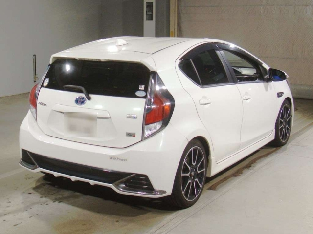 TOYOTA AQUA 2015