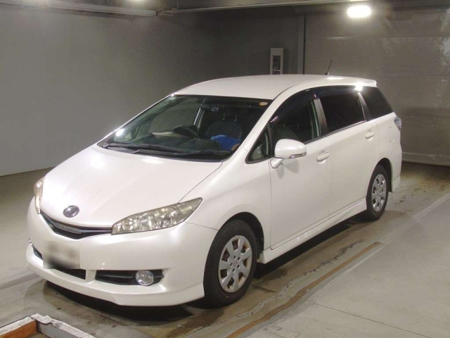 TOYOTA WISH 2013