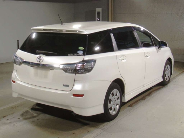 TOYOTA WISH 2013