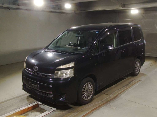 TOYOTA VOXY 2011