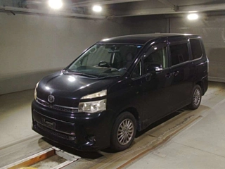 TOYOTA VOXY 2011