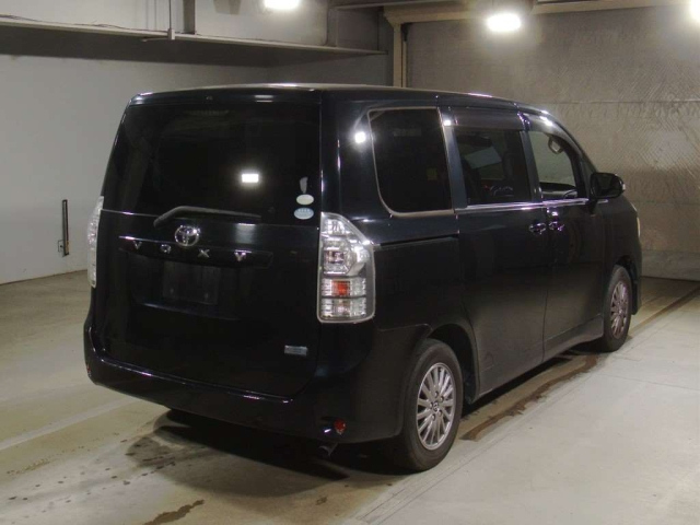 TOYOTA VOXY 2011