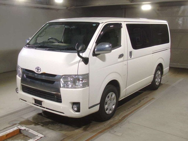 TOYOTA HIACE VAN 2018