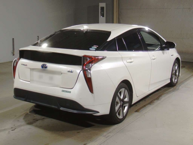 TOYOTA PRIUS 2018
