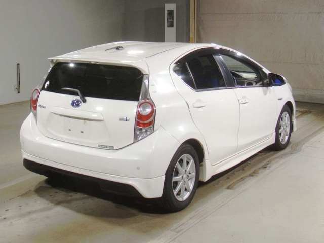 TOYOTA AQUA 2013