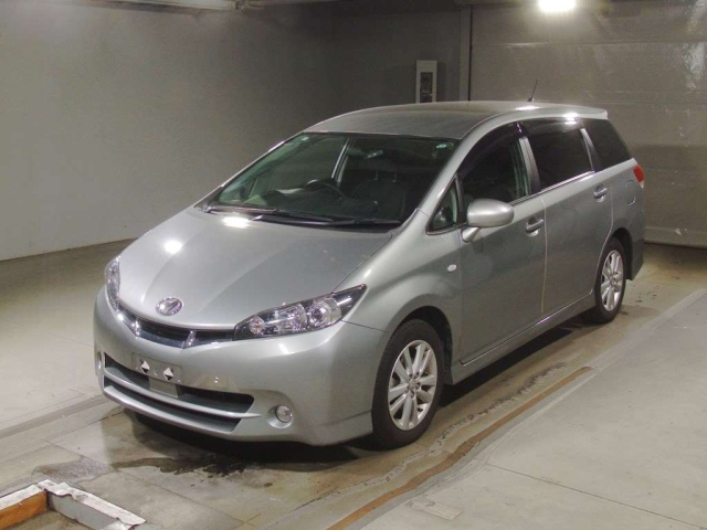 TOYOTA WISH 2010