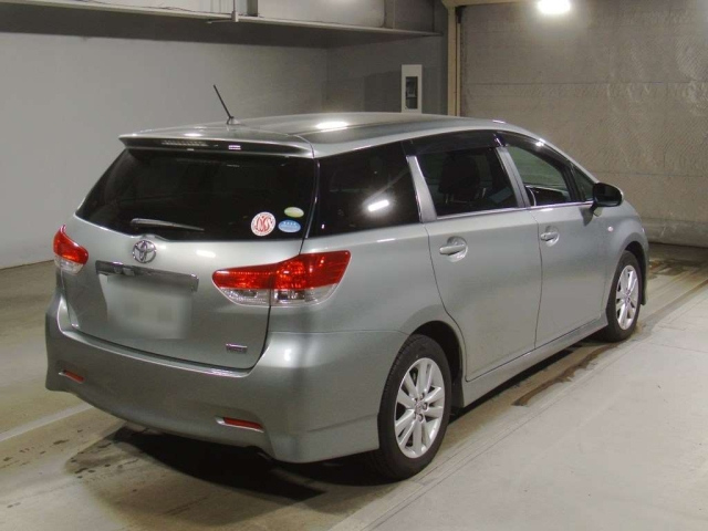 TOYOTA WISH 2010