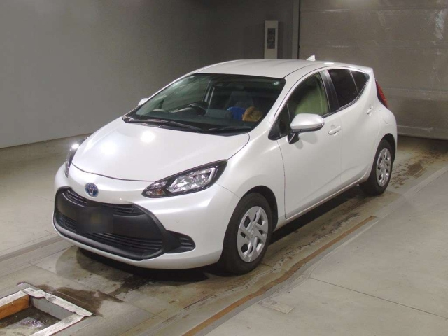 TOYOTA AQUA 2021