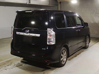 TOYOTA VOXY 2009