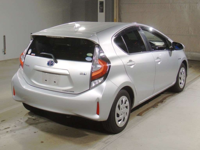 TOYOTA AQUA 2017