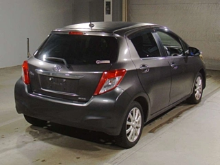TOYOTA VITZ 2011