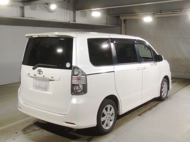 TOYOTA VOXY 2009