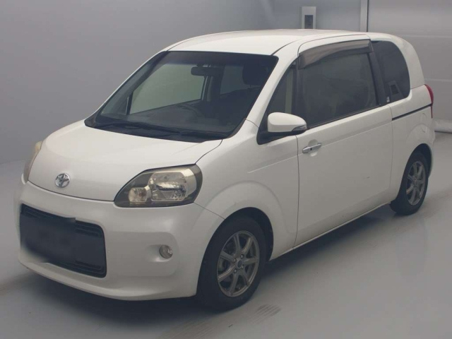 TOYOTA PORTE 2013