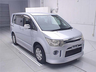 MITSUBISHI DELICA D5
