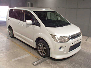 MITSUBISHI DELICA D5