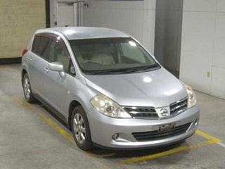 NISSAN TIIDA
