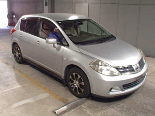 NISSAN TIIDA