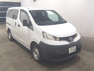 NISSAN NV200