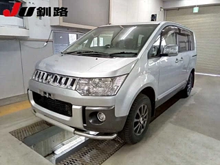 MITSUBISHI DELICA D5