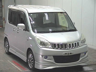 MITSUBISHI DELICA D2