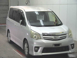 TOYOTA NOAH
