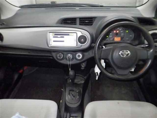 TOYOTA VITZ 2012