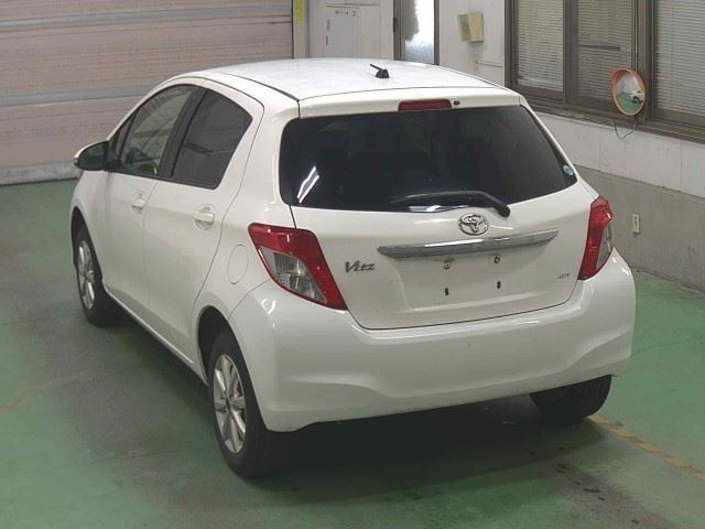 TOYOTA VITZ 2012