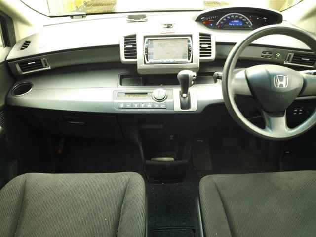 HONDA FREED 2011