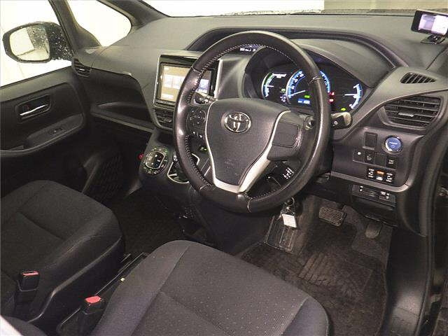 TOYOTA VOXY 2014