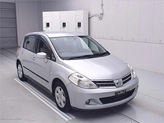 NISSAN TIIDA