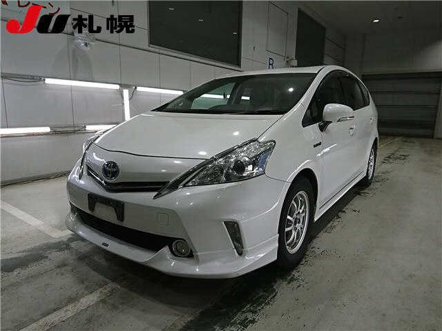 TOYOTA PRIUS ALPHA 2011