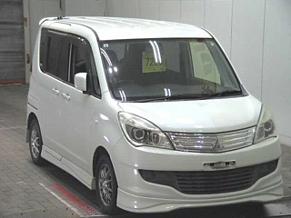 MITSUBISHI DELICA D2