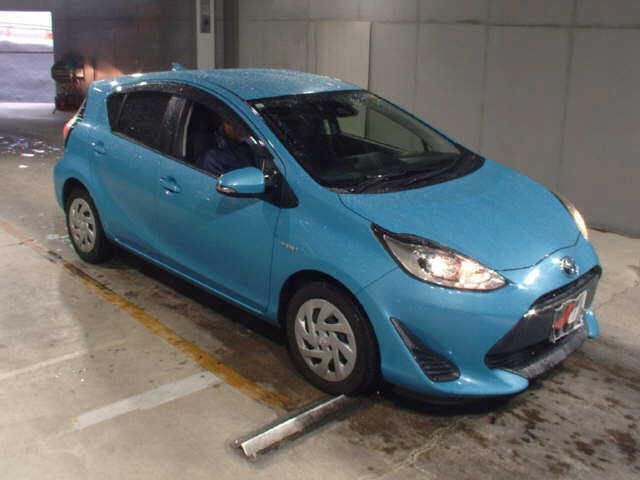 TOYOTA AQUA 2017