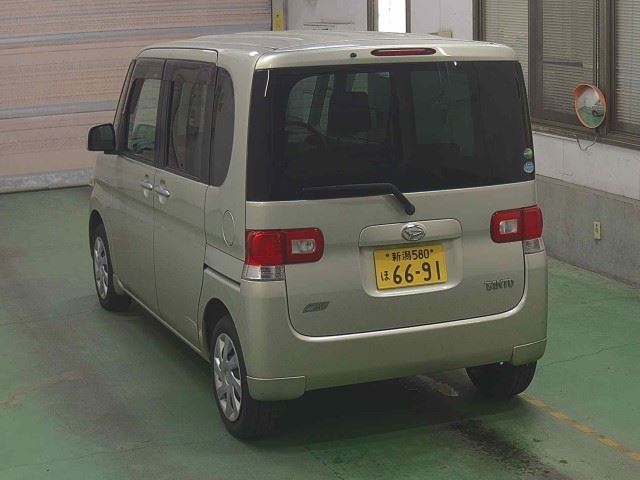 DAIHATSU TANTO 2012