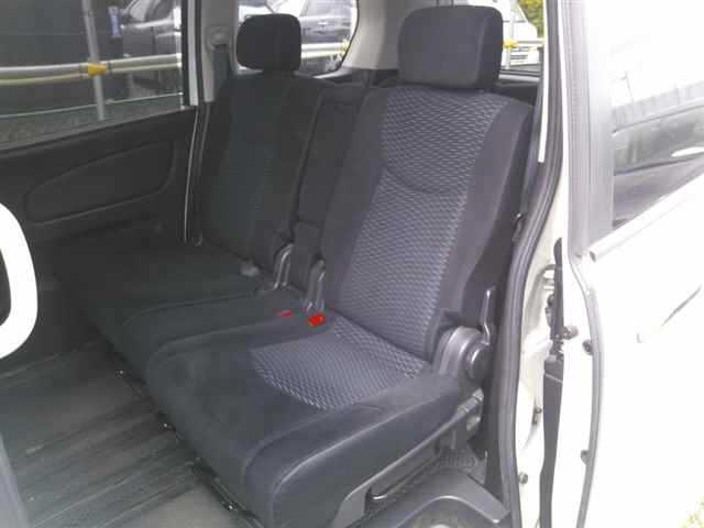 NISSAN SERENA 2011
