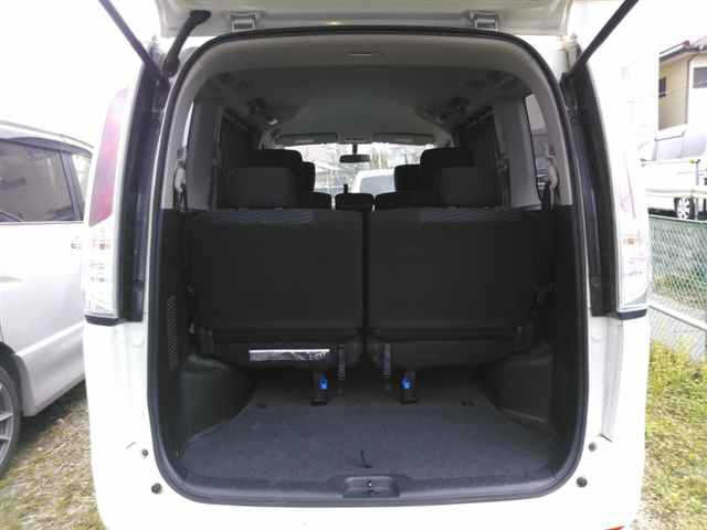 NISSAN SERENA 2011