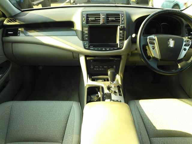 TOYOTA CROWN 2011