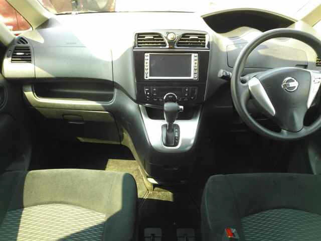NISSAN SERENA 2011